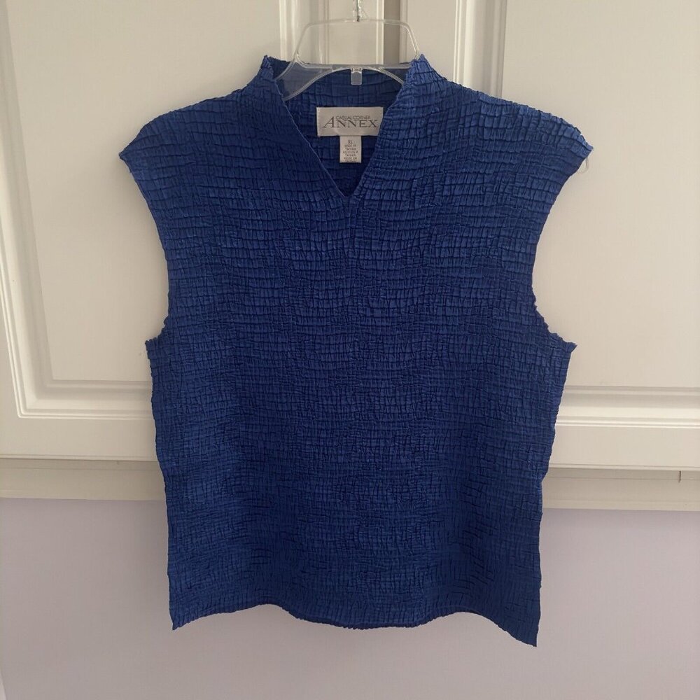 Casual Corner Annex sleeveless crinkle tank V-neck blue‎ size XL